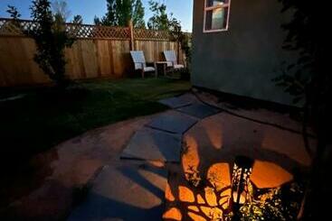 شقق خاصة سياحية Cozy Orchard Garden Tiny House W Hottub Ac Firepit