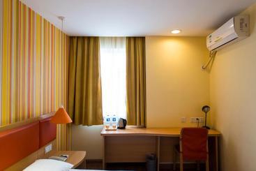 هتل Home Inn Dalian Railway Station