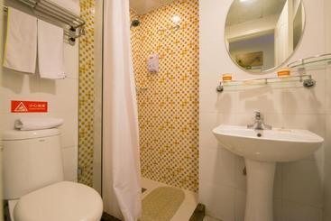 هتل Home Inn Dalian Railway Station