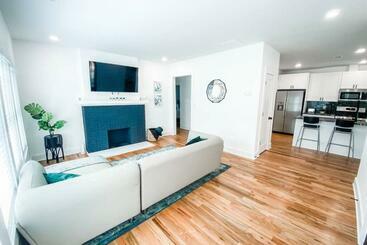 شقق خاصة سياحية All New! King Bed! 3 Miles To Downtown!