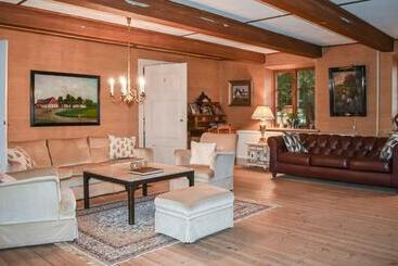 آپارتمانهای توریستها Cozy Home In Annelöv With House A Panoramic View