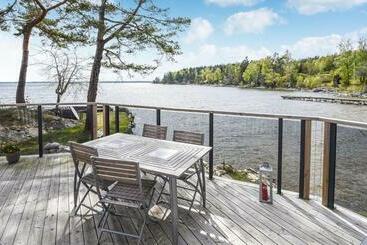 شقق خاصة سياحية Beautiful Home In Lidköping With House Sea View