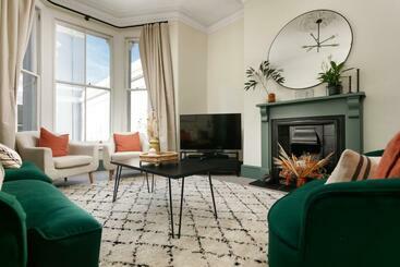 ツーリストアパートメント New Luxury For 2024   Central Plymouth House   Sleeps 10   Access To Plymouth Town   Close To The Ba