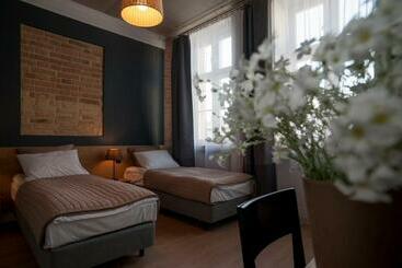 فندق Qbatura Cafe &