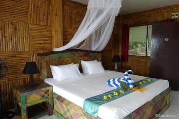 Hotel Blue Star Dive & Resort