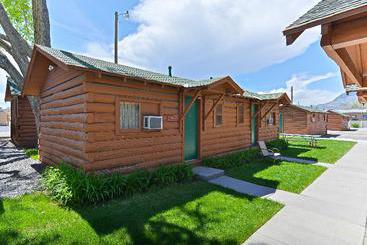 هتل Buffalo Bill Cabin Village