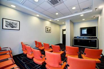 هتل Holiday Inn Express Voronezh  Kirova, An Ihg