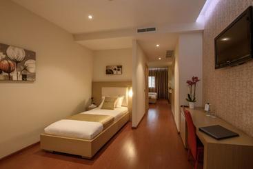 Sky 2 Hotel Tirana