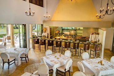 هتل The Somerset On Grace Bay
