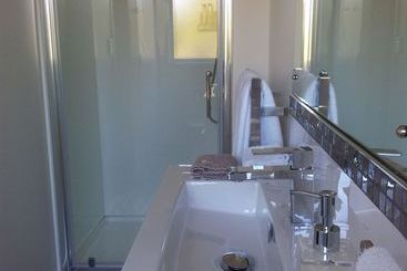 Amori Lodge Bed And Breakfast