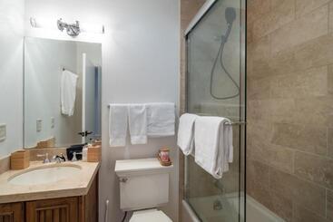 هتل Colorado Ave East 101   Ski Loft House