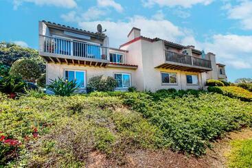 فندق Poinsettia Pacific Views