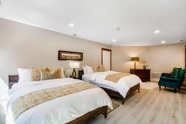 公寓式酒店  Port Angeles City View Loft