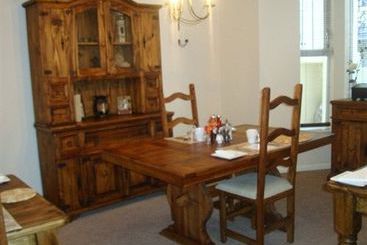 تختخواب و صبحانه Senlac Guesthouse