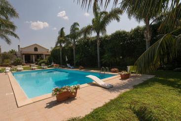 تختخواب و صبحانه Villa Nika