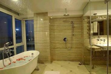 هتل The Palmy  & Spa