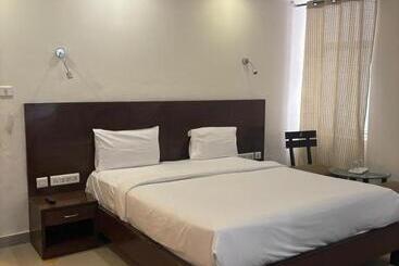 Hotel Tipsyy Inn & Suites Jaipur