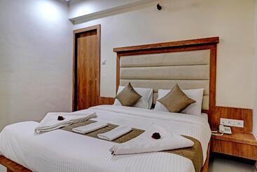 هتل Sun Inn Residency Rabale
