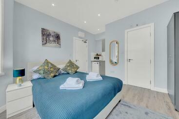 Пансион Private Luxury Suite Next To Heathrow Direct Train To Paddington 1