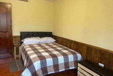 هاستل Hostería La Cabaña