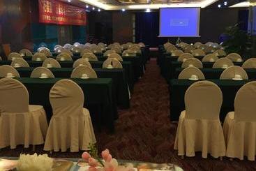 هتل Excemon Xinjiang Yilite
