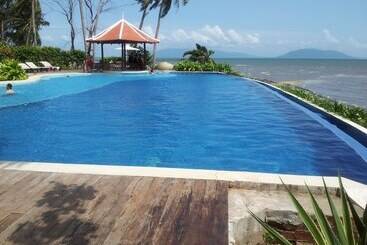 호텔 Nataya Round House Coral Bay Resort