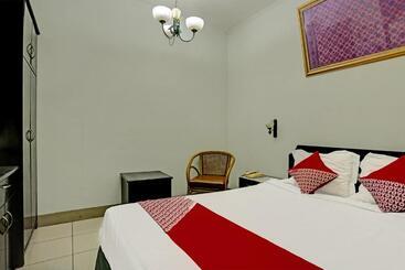 هتل Oyo 91805  Wisma Bari