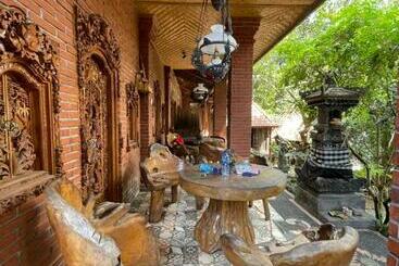 Bunut Tree Hostel
