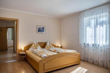 Valtlhof   Apt 2