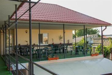 تختخواب و صبحانه Guest House Comfort