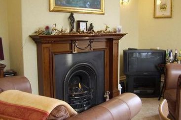 هتل The Manor Cullingworth Guest House