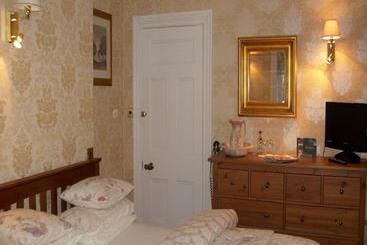هتل The Manor Cullingworth Guest House
