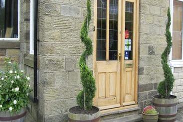 هتل The Manor Cullingworth Guest House