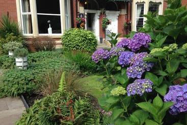 هتل Rostrevor   Guest House