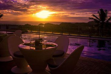 Tanawin Resort And Luxury Apartments