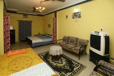 تختخواب و صبحانه Awantika Orchid Home Stay