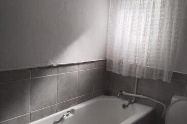 פנסיון Valla S Self Catering