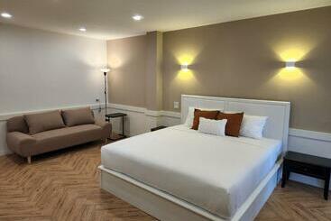 מלון דירות Hommory Residence West Chalong