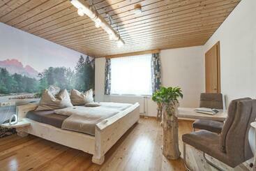 بنسيون Xeis Nest