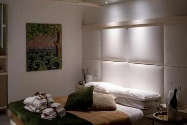 تختخواب و صبحانه Suite Albatros   Luxury Room
