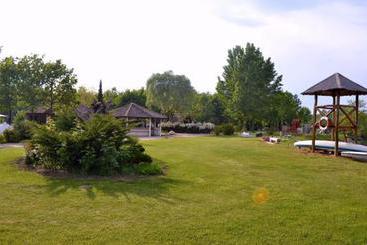 هتل Achilles Park