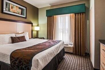 בית מלון כפרי Best Western Plus   Magee Inn & Suites