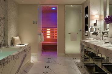 هتل Four Seasons  Moscow