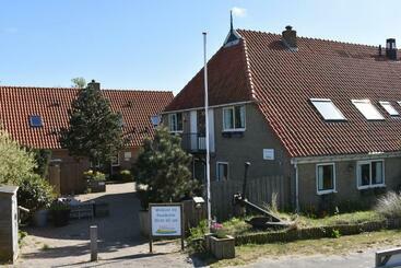 فندق Dichtbijzee