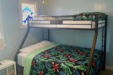 הוסטל Blue Dolphin Inn And Cottages