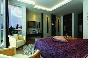 Laurent & Benon Suites Santacruz East