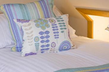 پانسیون Grove Guest House