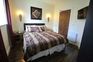 הוסטל Rustic Inn