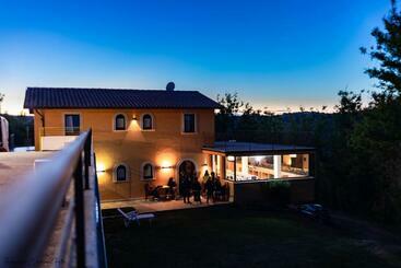 فندق Belmonte Inn