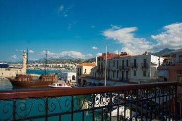 هتل Porto Enetiko Suites